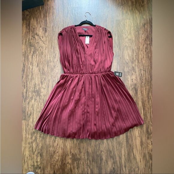 Express Dresses & Skirts - Express plaited dress size L